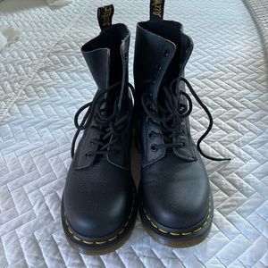 Dr Martins like new, black size 7